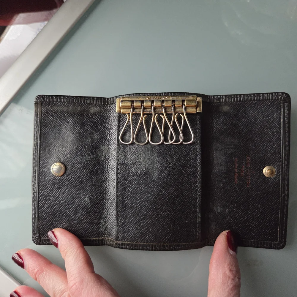 Authentic!!! Vintage! Black Epi Louis Vuitton Key and Card Holder 2003